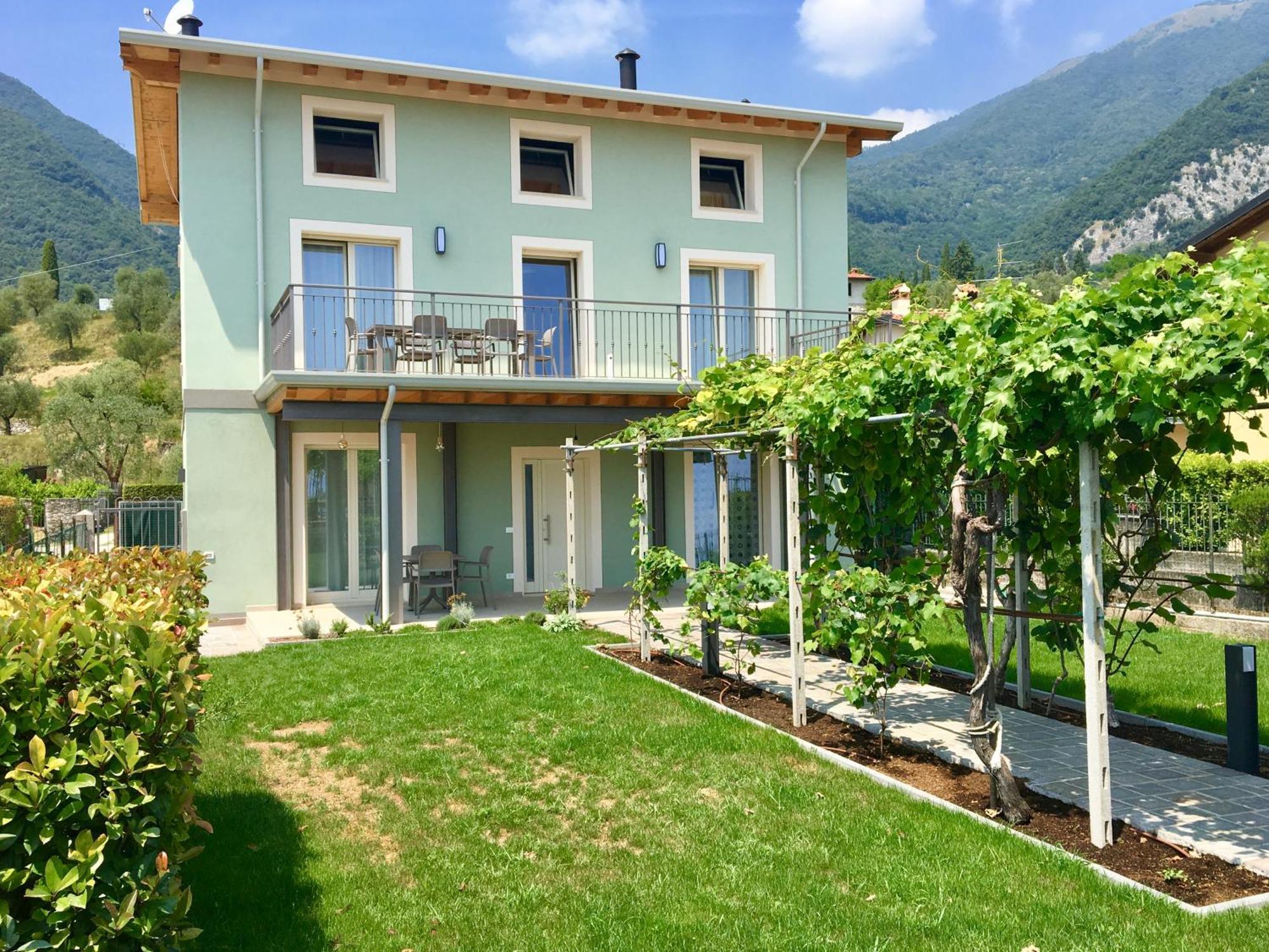 Casa Con Ampio Terrazzo, Vista Lago E Giardino Toscolano-Maderno Exterior foto